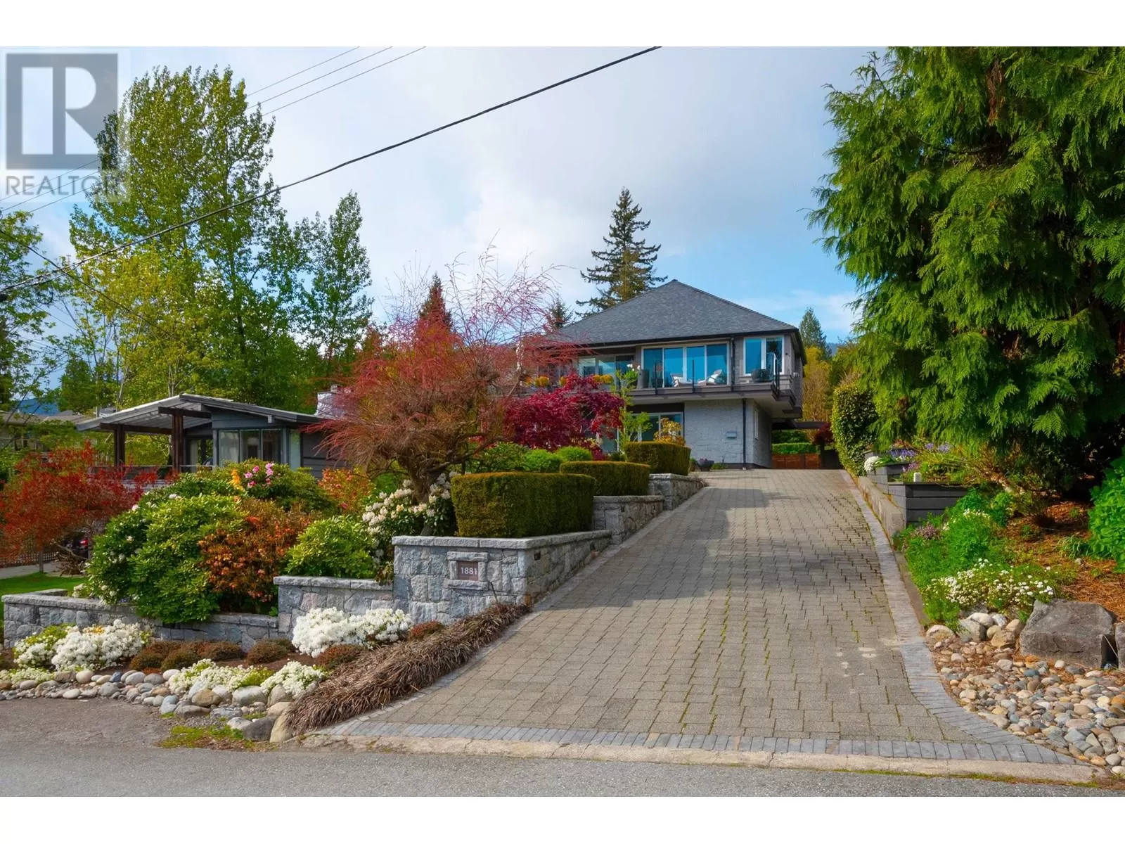 House for rent: 1881 Esquimalt Avenue, West Vancouver, British Columbia V7V 1S1