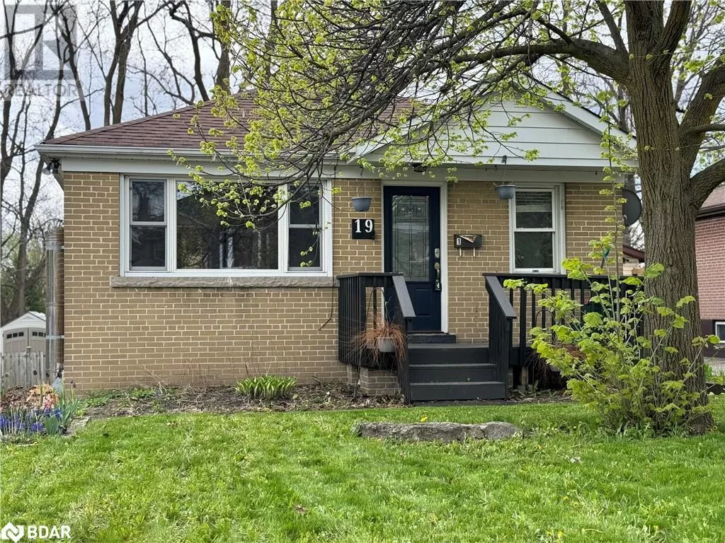 House for rent: 19 Agnes Street, Barrie, Ontario L4M 2S3