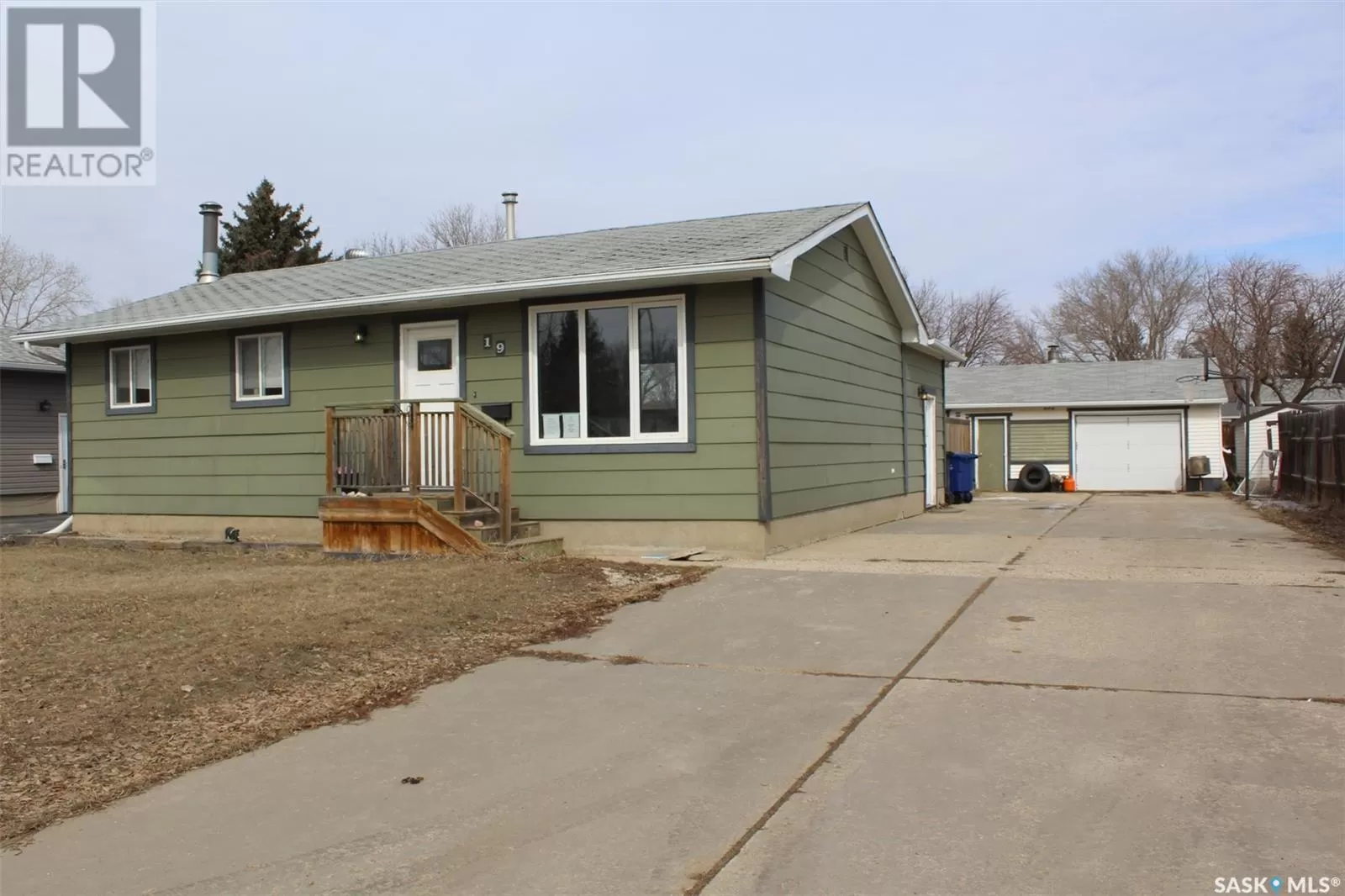 House for rent: 19 Mitchell Crescent, Weyburn, Saskatchewan S4H 2M3