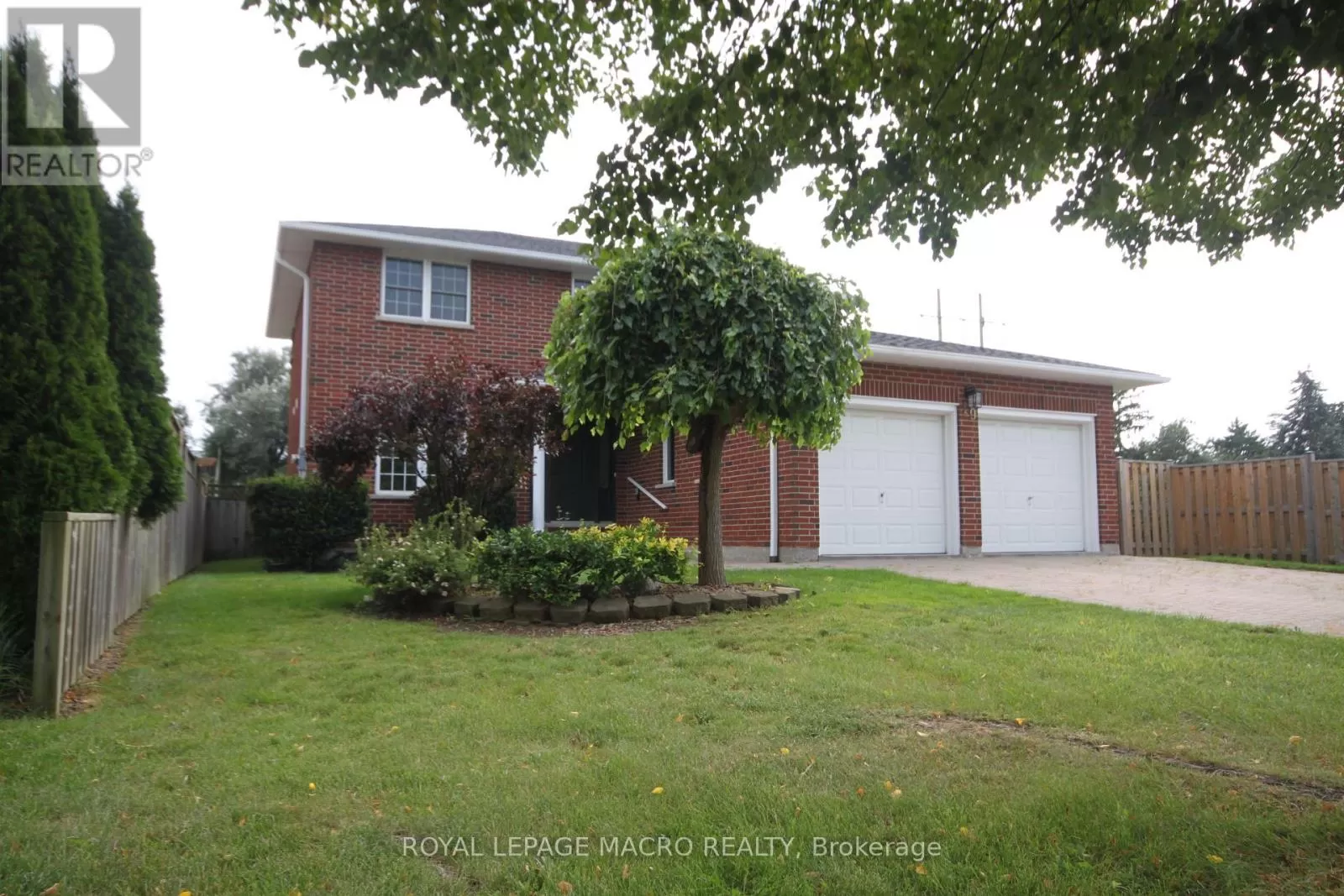House for rent: 19 West Farmington Drive, St. Catharines, Ontario L2S 3H1