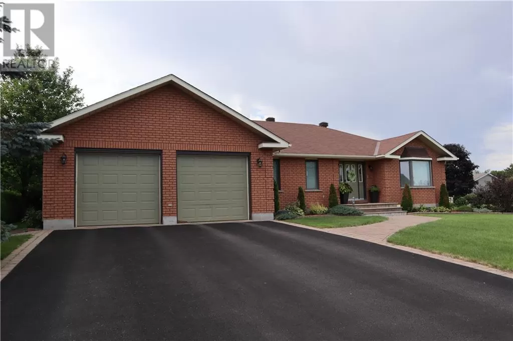 House for rent: 192 Pleasant View Drive, Pembroke, Ontario K8B 1B6