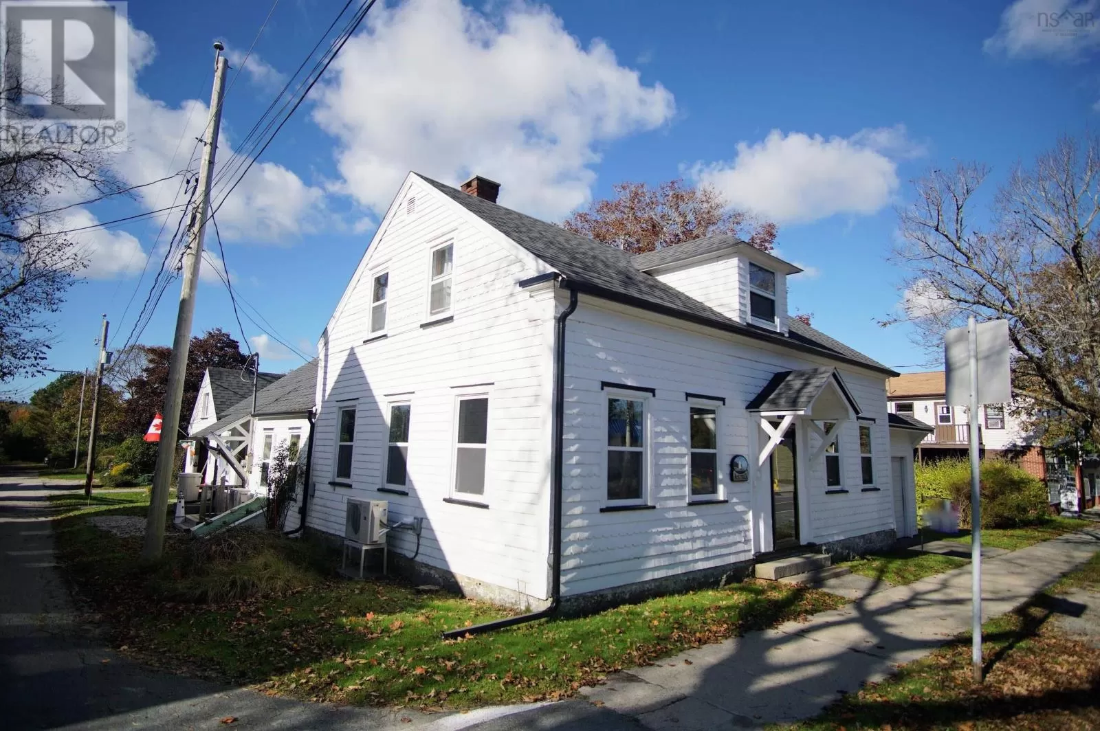 House for rent: 193 Water Street, Shelburne, Nova Scotia B0T 1W0