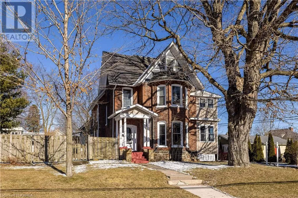 House for rent: 195 Market Street, Gananoque, Ontario K7G 2M6
