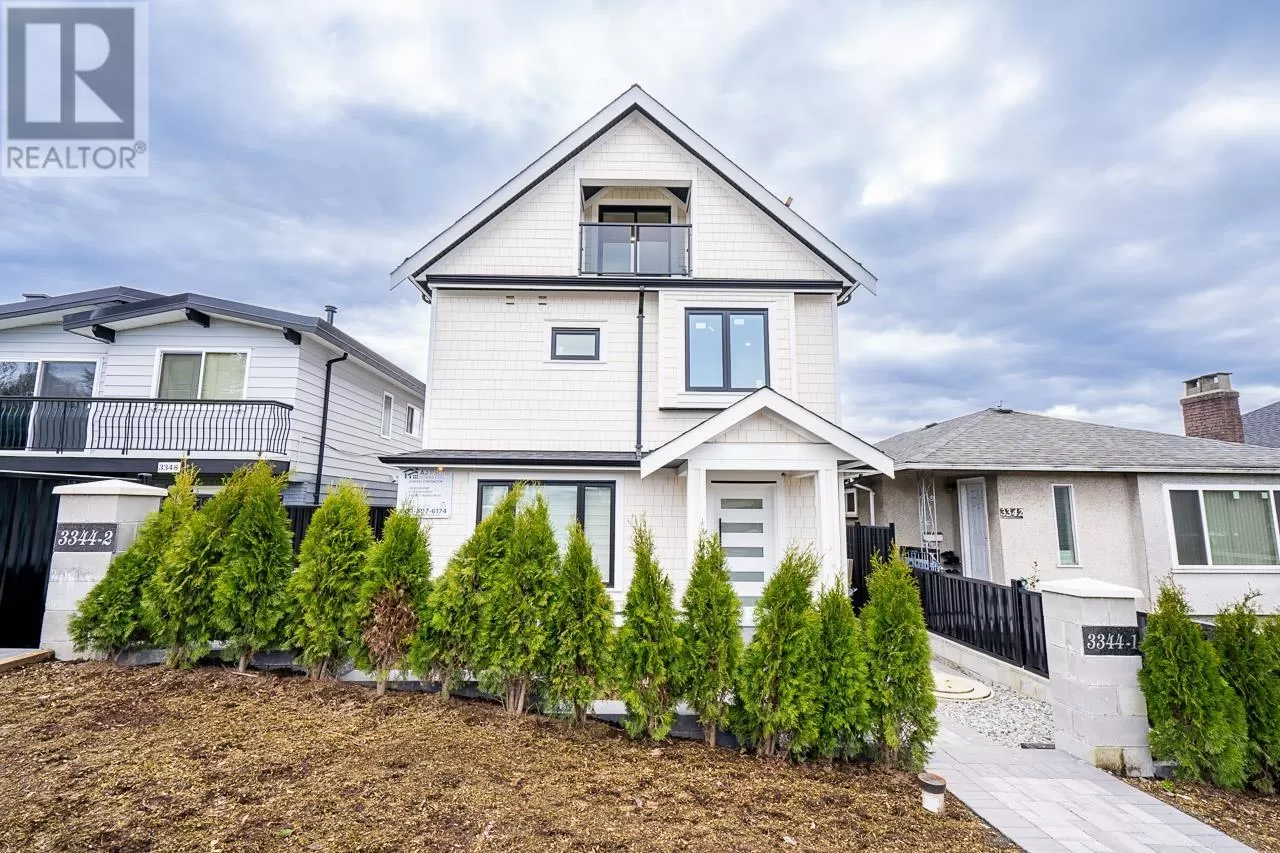 Duplex for rent: 2 3344 Adanac Street, Vancouver, British Columbia V5K 2P3