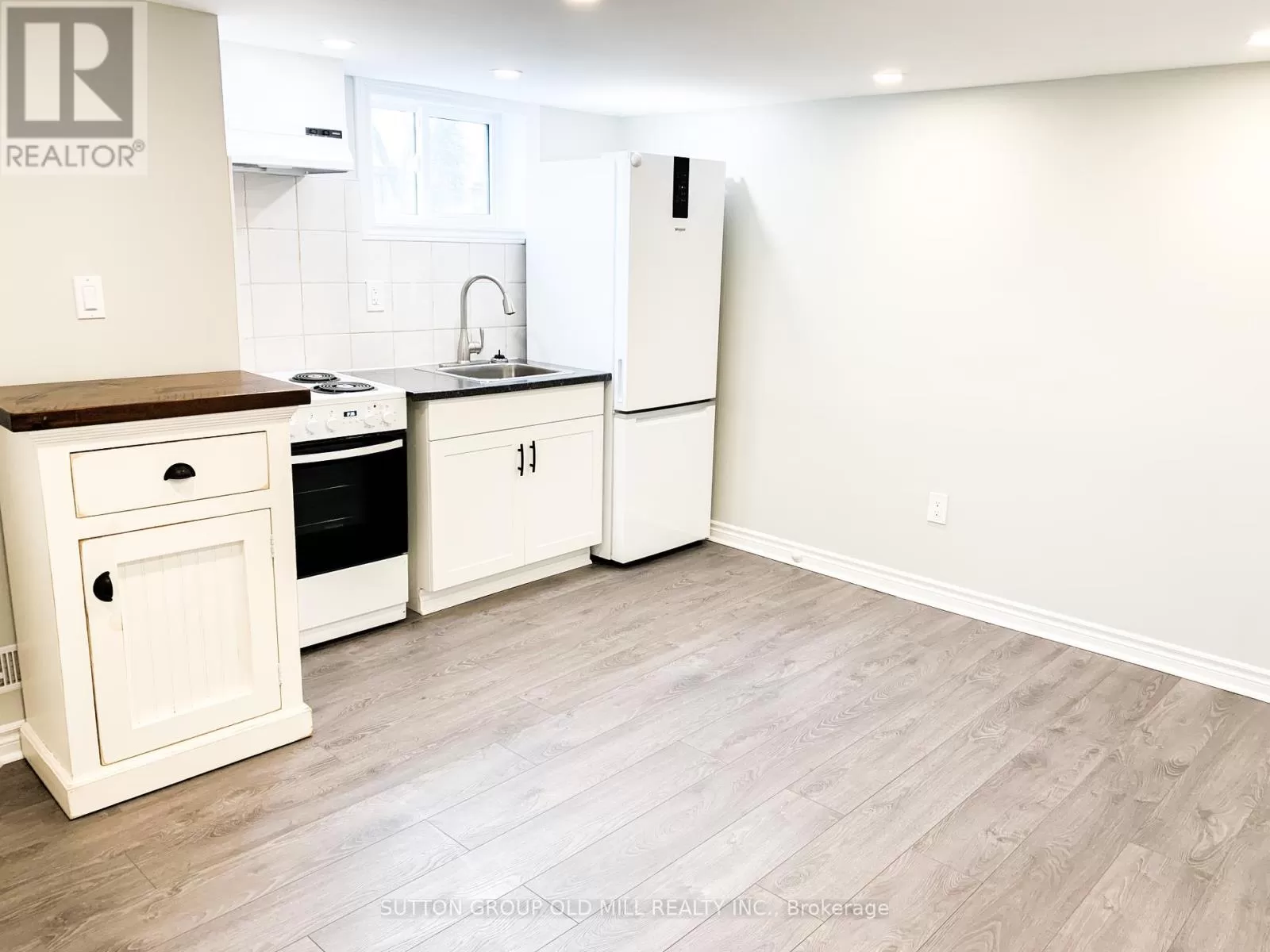 Duplex for rent: 2 - 36 Dayton Avenue, Toronto, Ontario M8Z 3L7