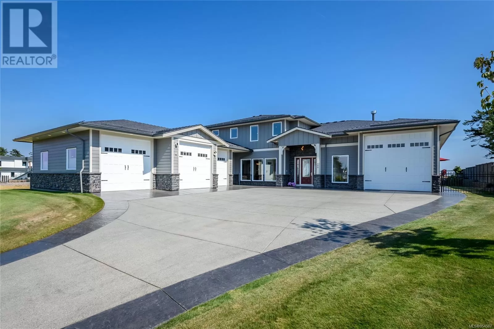 House for rent: 200 Connemara Rd, Comox, British Columbia V9M 3T4