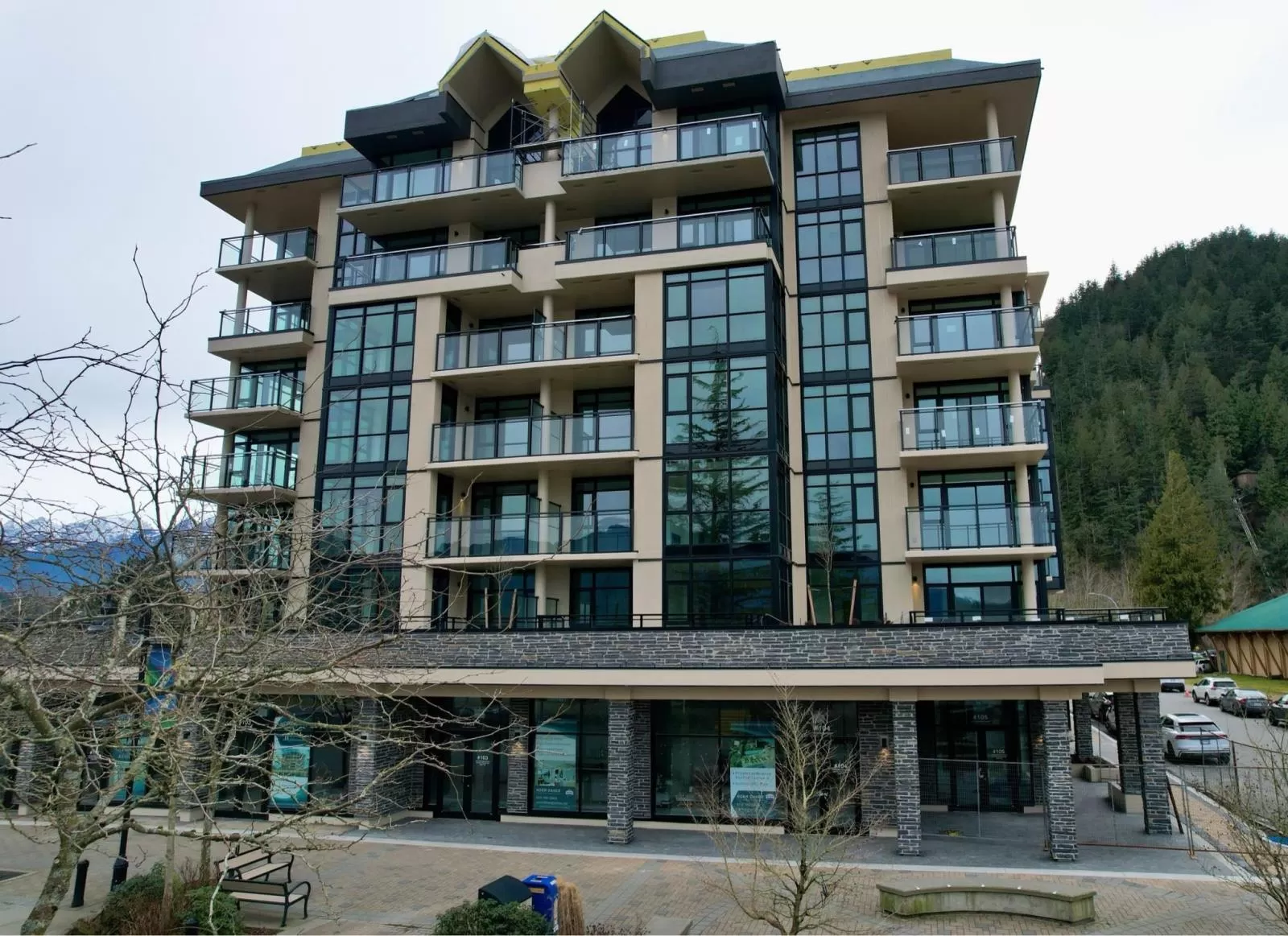 Apartment for rent: 201 120 Esplanade Avenue, Harrison Hot Springs, British Columbia V0M 1K0