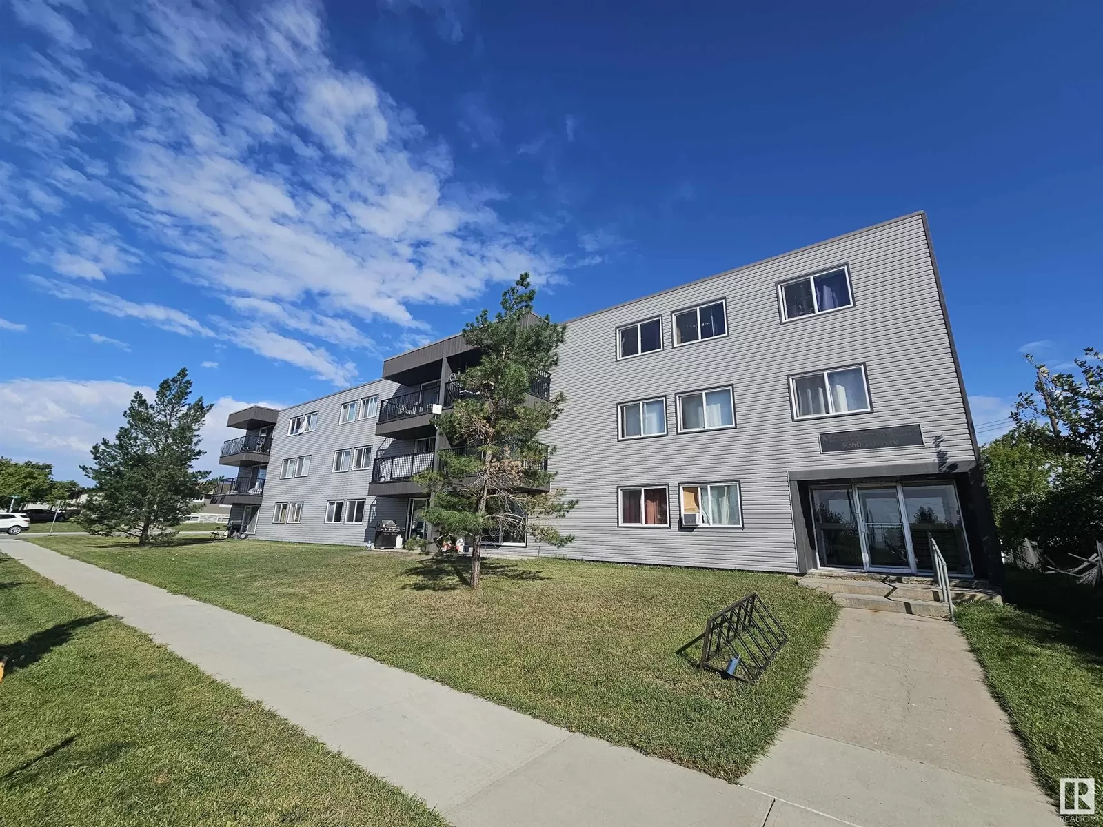 Apartment for rent: #201 9260 108 Av, Grande Prairie, Alberta T8V 3L3