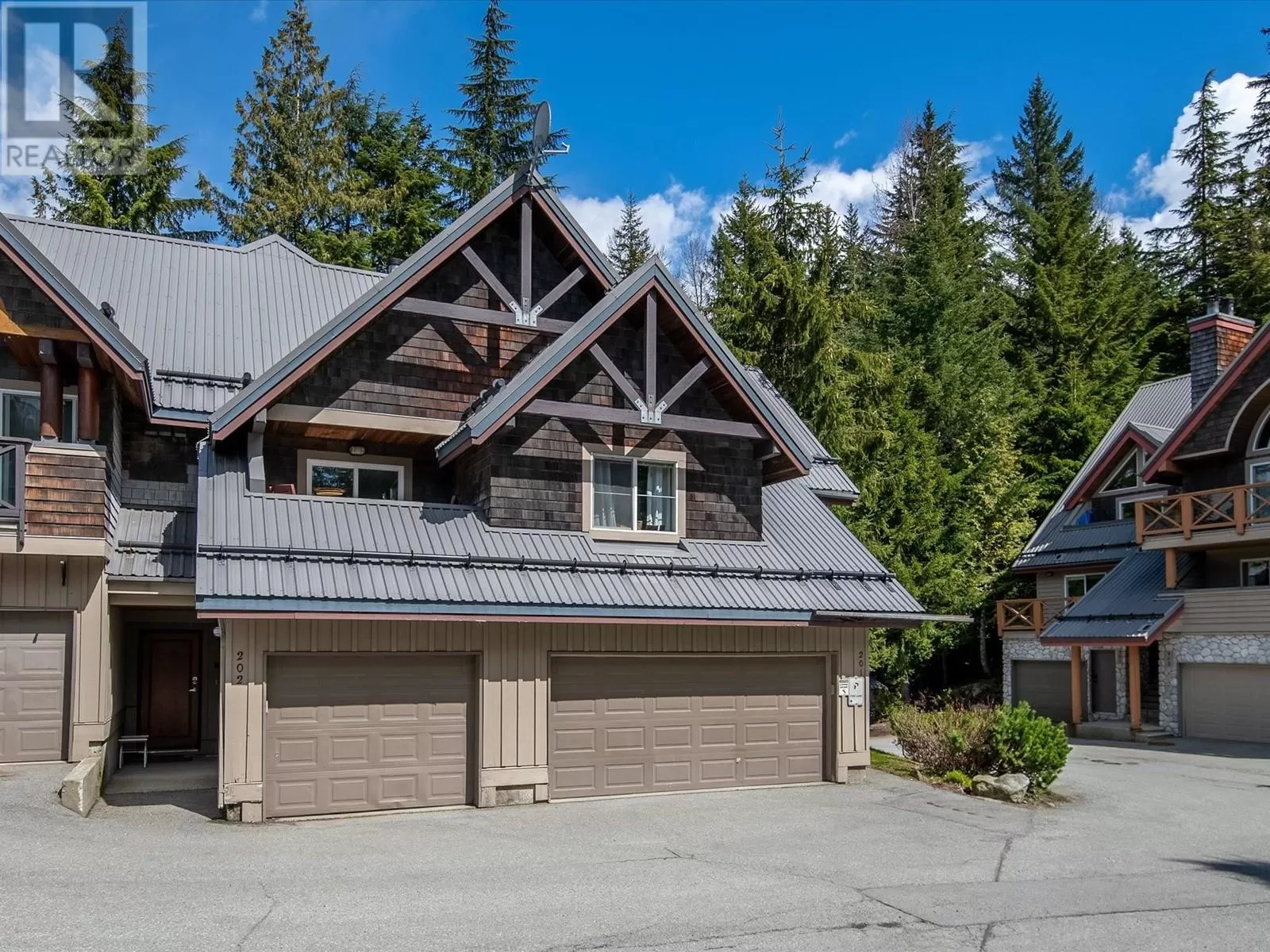 Row / Townhouse for rent: 202 2222 Castle Drive, Whistler, British Columbia V8E 0L7