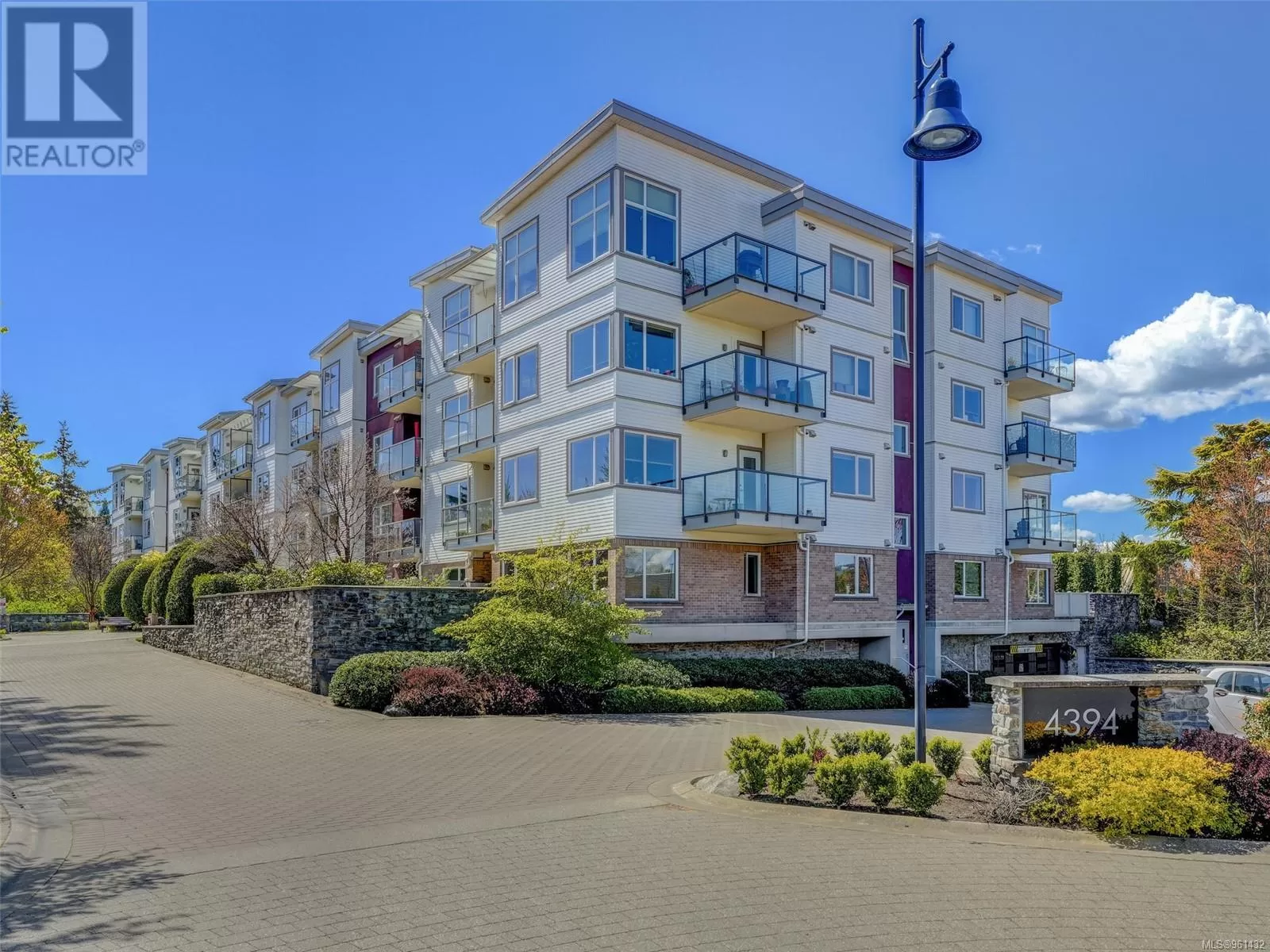 Apartment for rent: 202 4394 West Saanich Rd, Saanich, British Columbia V8Z 0B5