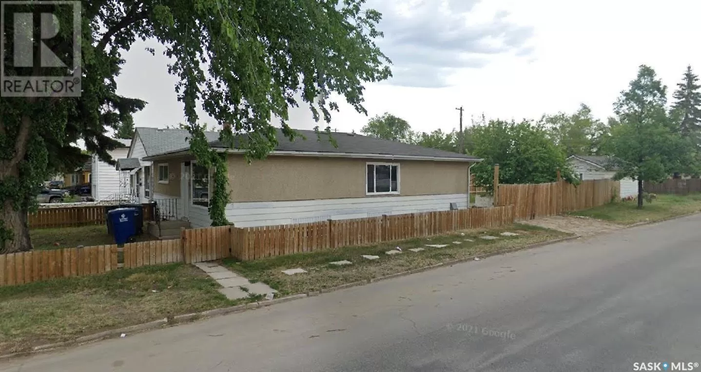 House for rent: 202 Q Avenue N, Saskatoon, Saskatchewan S7L 2X6