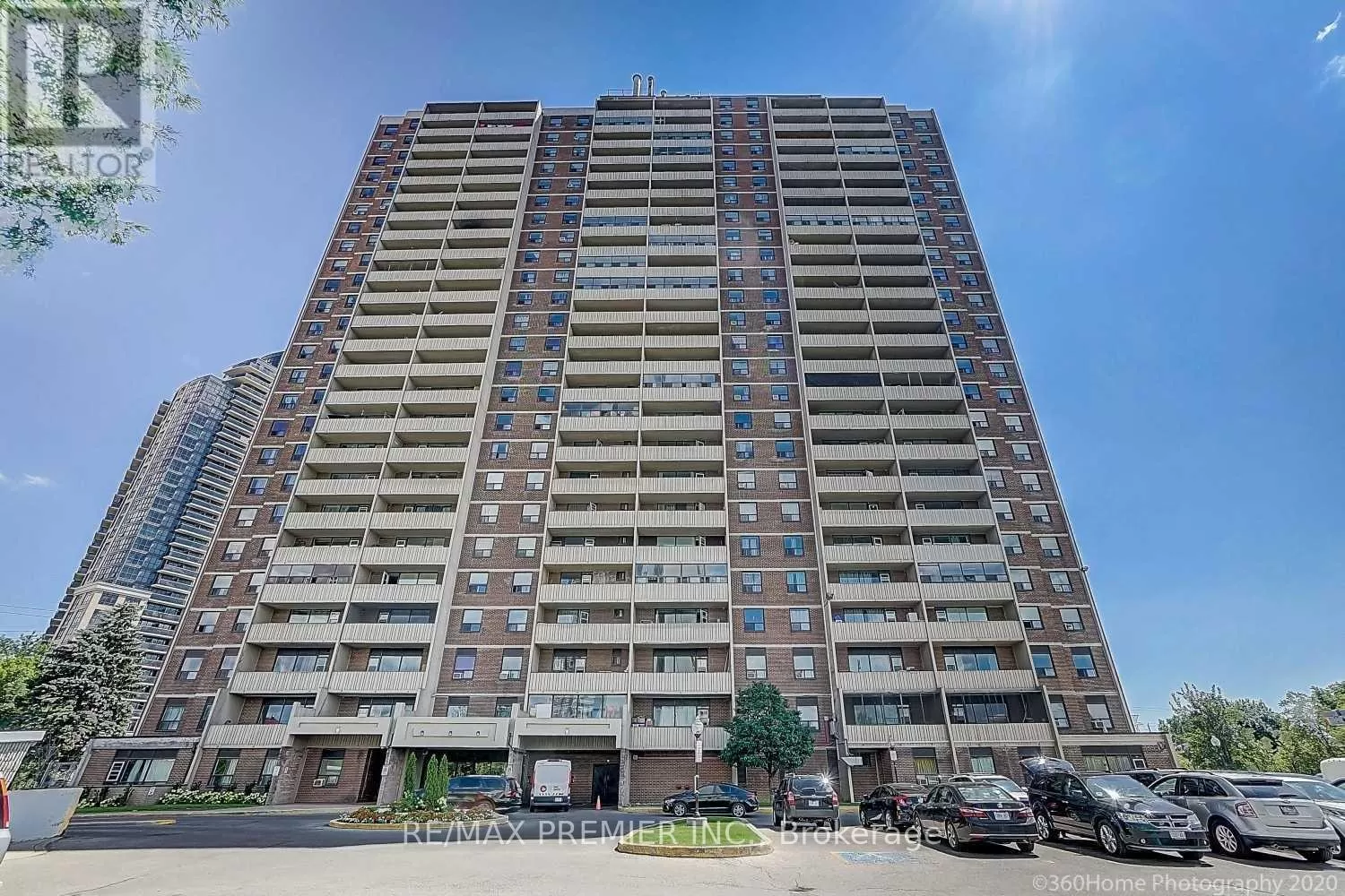 Apartment for rent: 203 - 3390 Weston Road, Toronto, Ontario M9M 2X3
