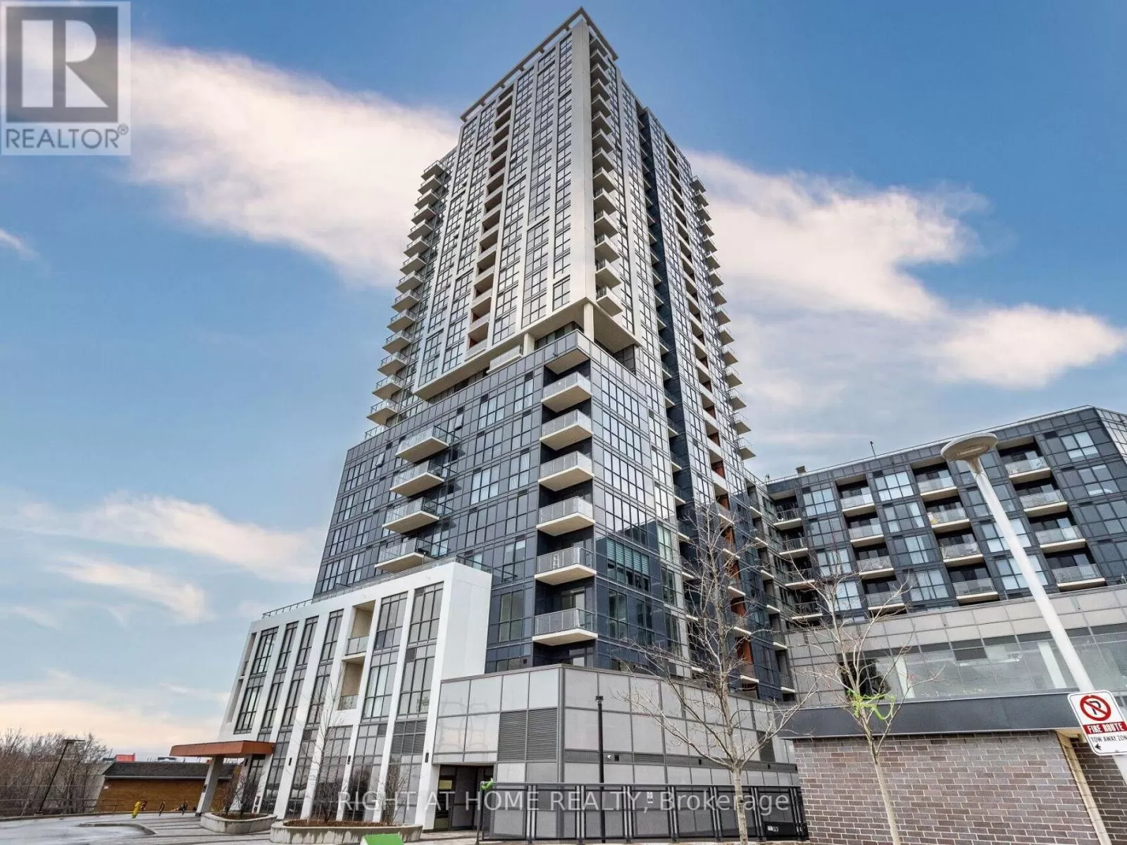 Apartment for rent: 203 - 50 Thomas Riley Road, Toronto, Ontario M9B 0C5