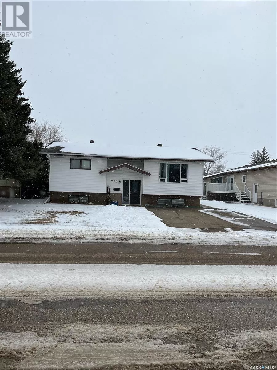 House for rent: 203 5th Avenue, Maple Creek, Saskatchewan S0N 1N0