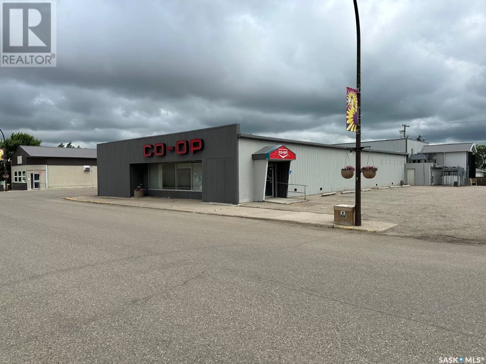 Retail for rent: 203 Main Street, Eston, Saskatchewan S0L 1A0