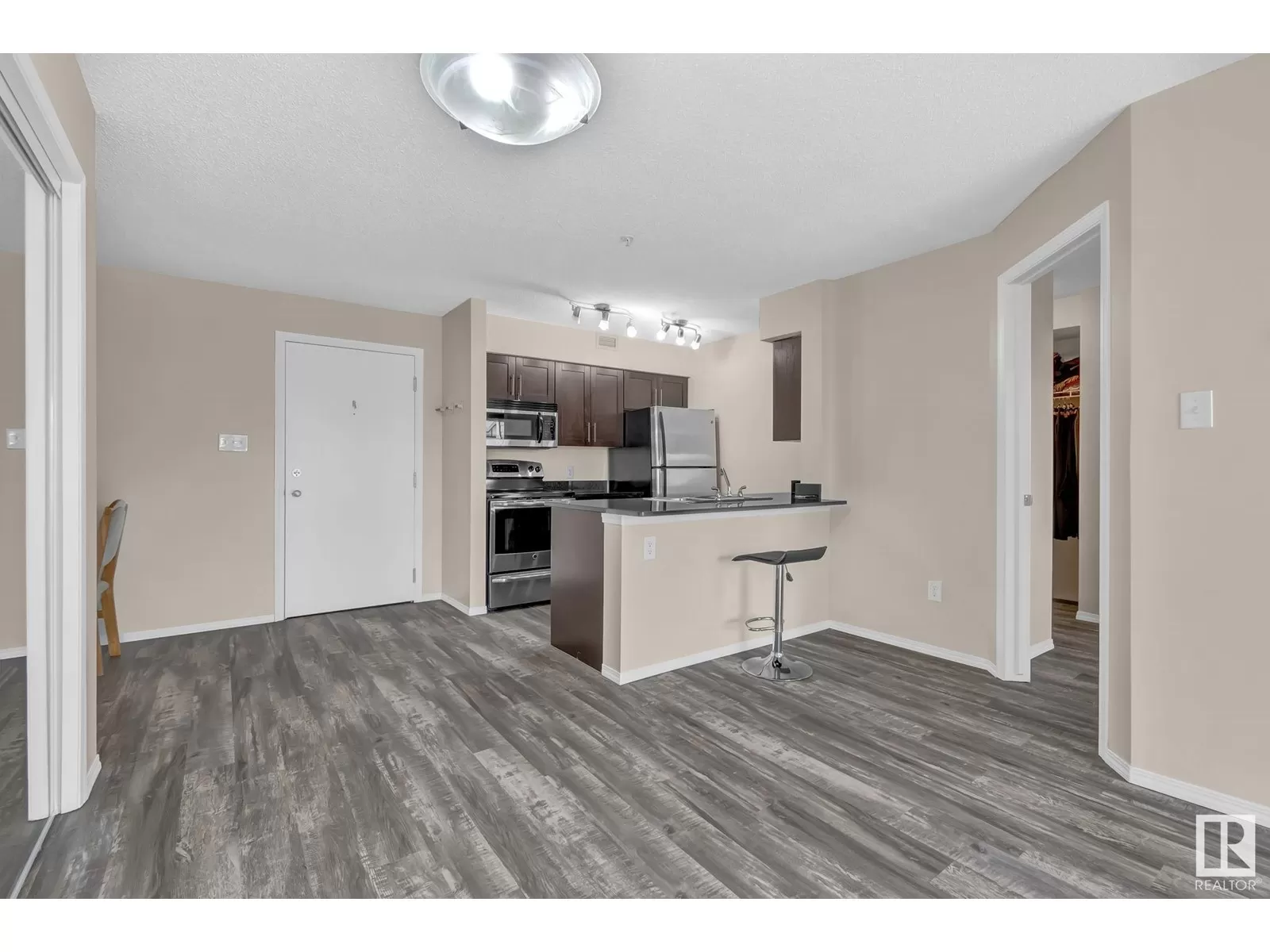 Apartment for rent: #204 1080 Mcconachie Bv Nw, Edmonton, Alberta T5Y 0X2