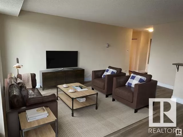 Apartment for rent: #204 12207 Jasper Av Nw, Edmonton, Alberta T5N 3K2