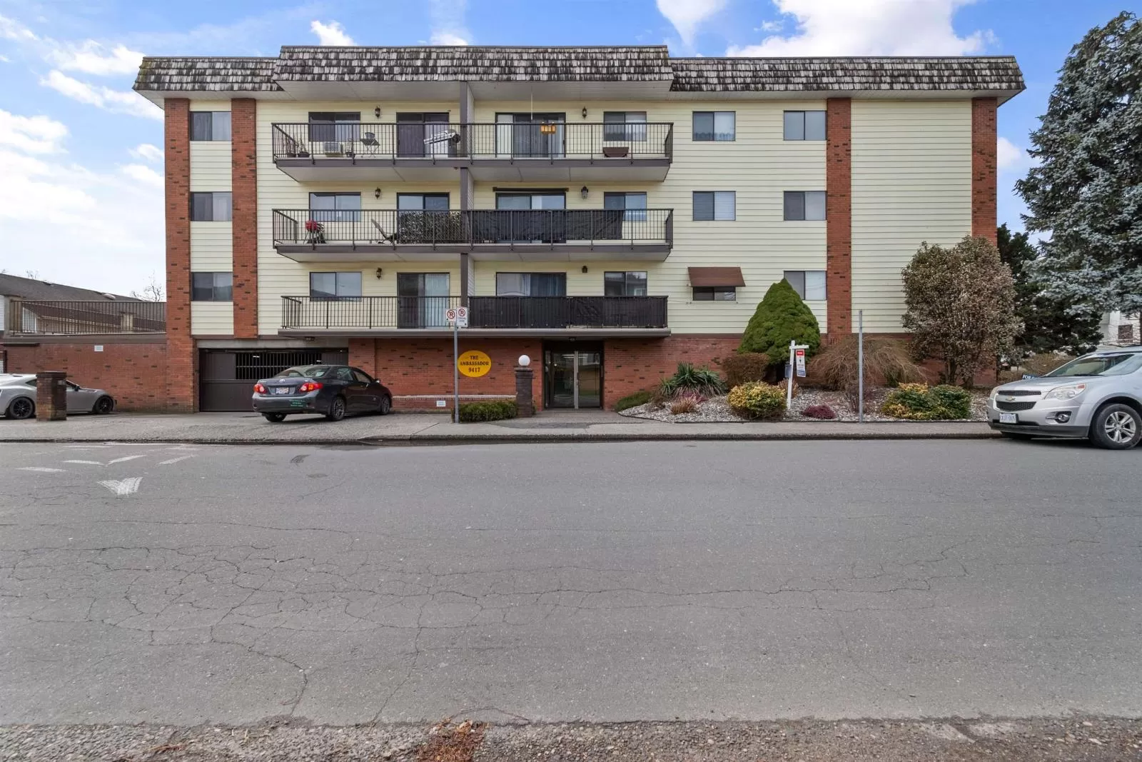 Apartment for rent: 204 9417 Nowell Street, Chilliwack, British Columbia V2P 7M4