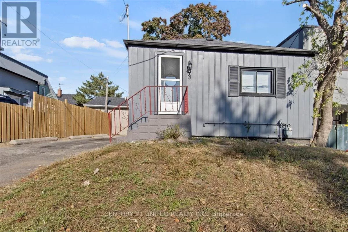 House for rent: 204 Bond St W, Oshawa, Ontario L1J 2L7