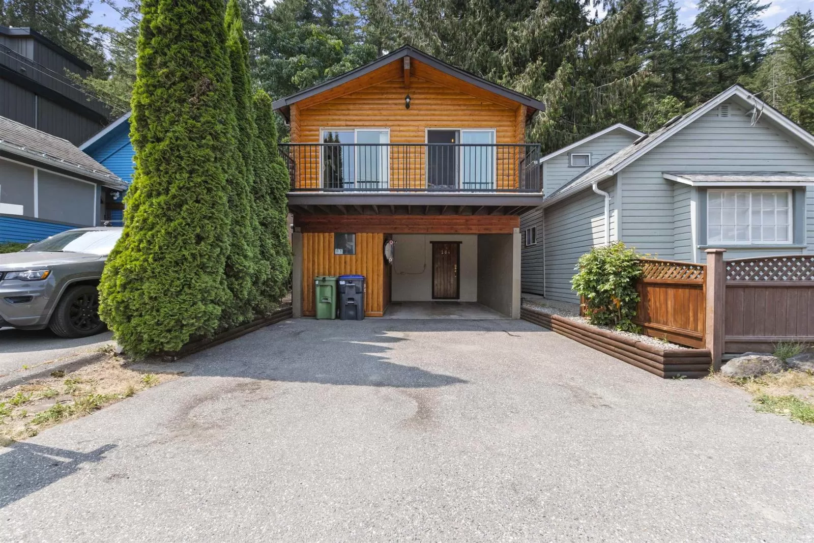 House for rent: 204 Lakeshore Drive, Cultus Lake, British Columbia V2R 5A1