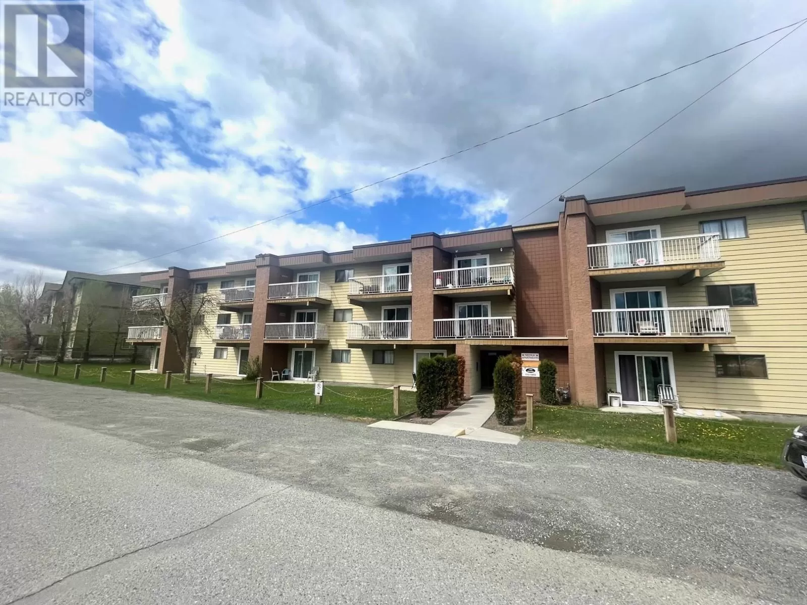Apartment for rent: 204-1703 Menzies Street, Merritt, British Columbia V1K 1A6