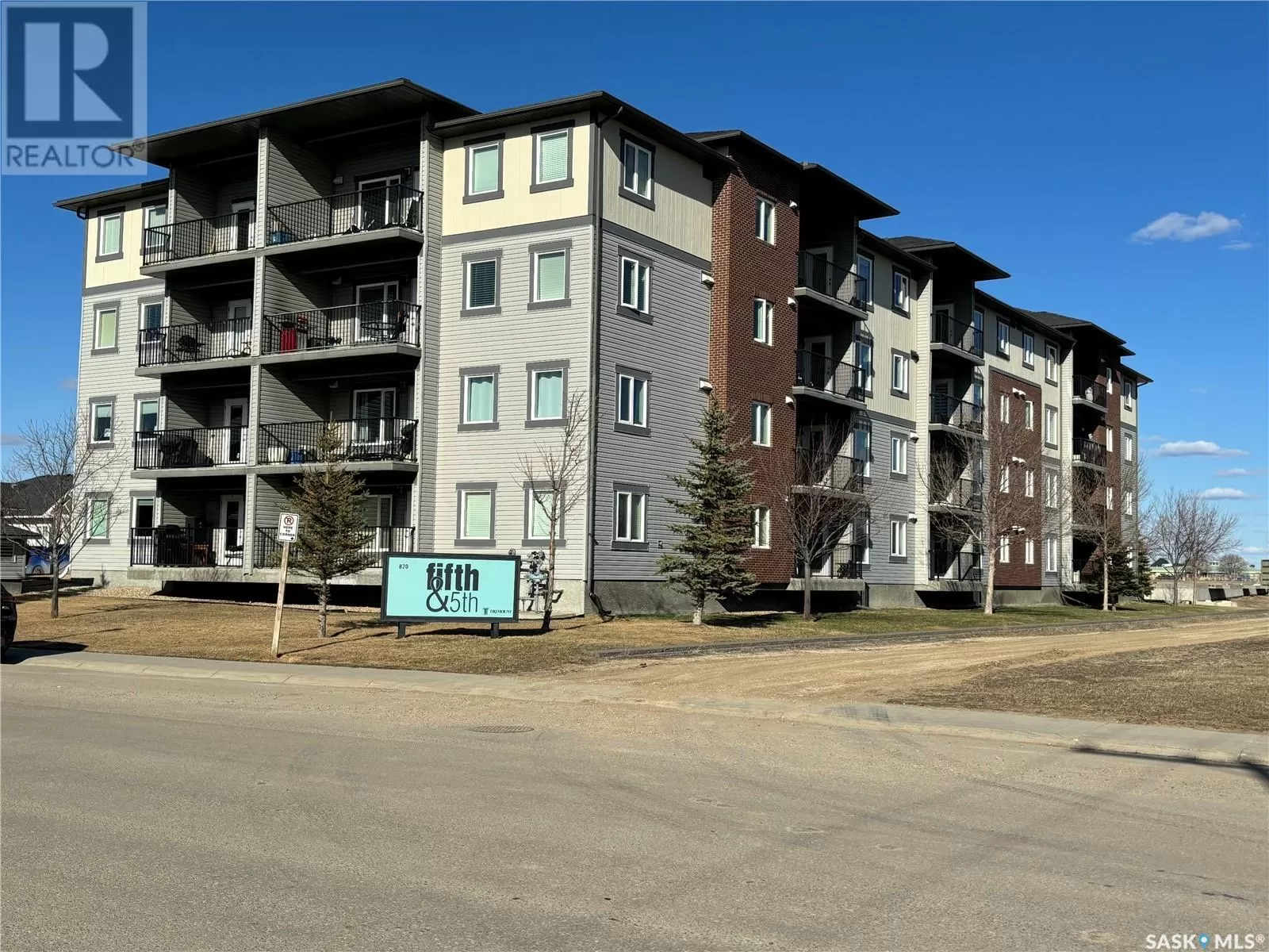 Apartment for rent: 205 820 5th Street Ne, Weyburn, Saskatchewan S4H 2V2