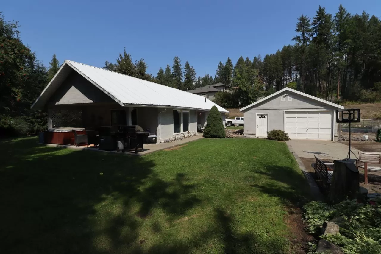 House for rent: 2056 Massie Road, Christina Lake, British Columbia V0H 1E0
