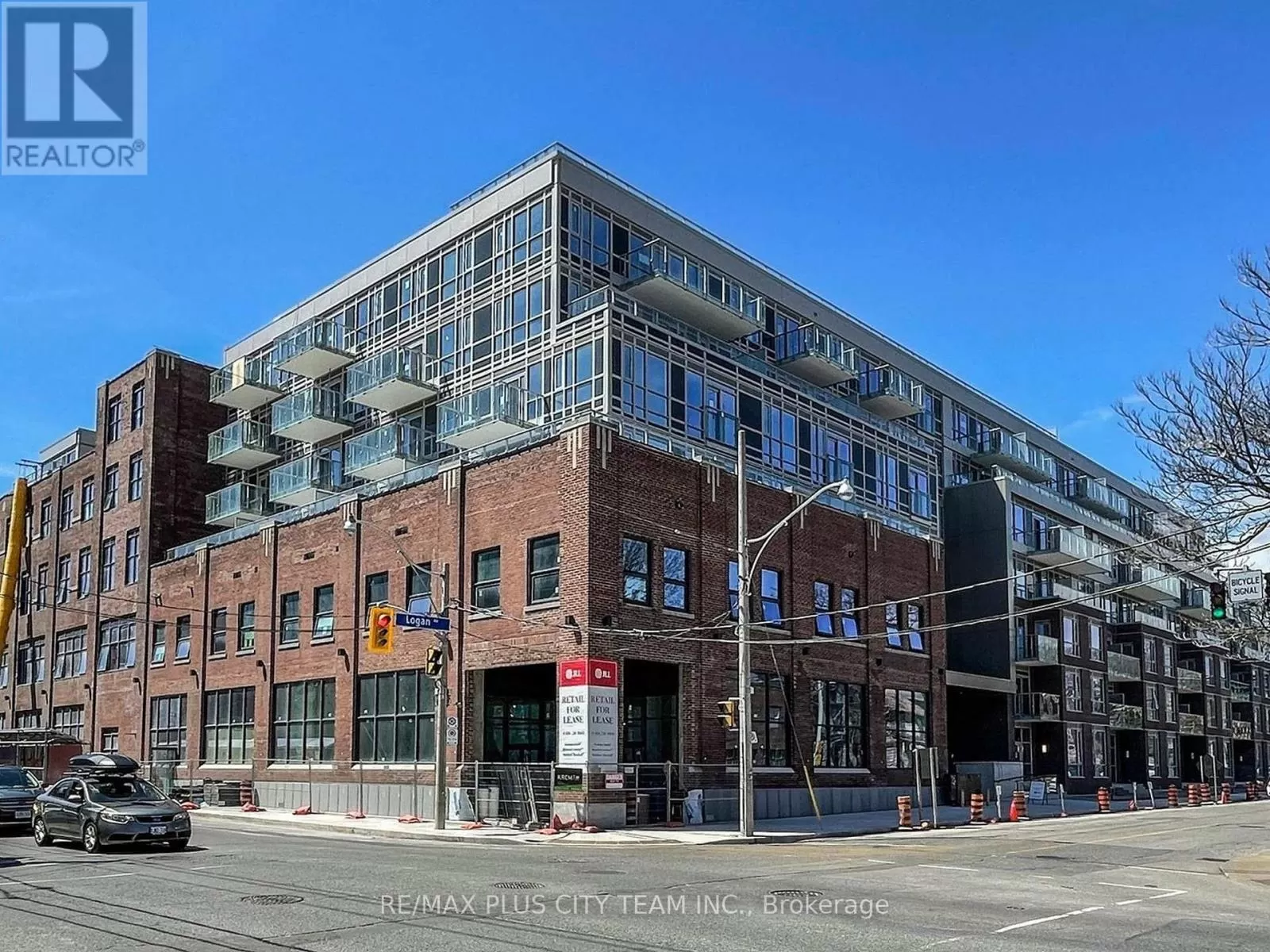 Apartment for rent: 206 - 150 Logan Avenue, Toronto, Ontario M4M 0E4