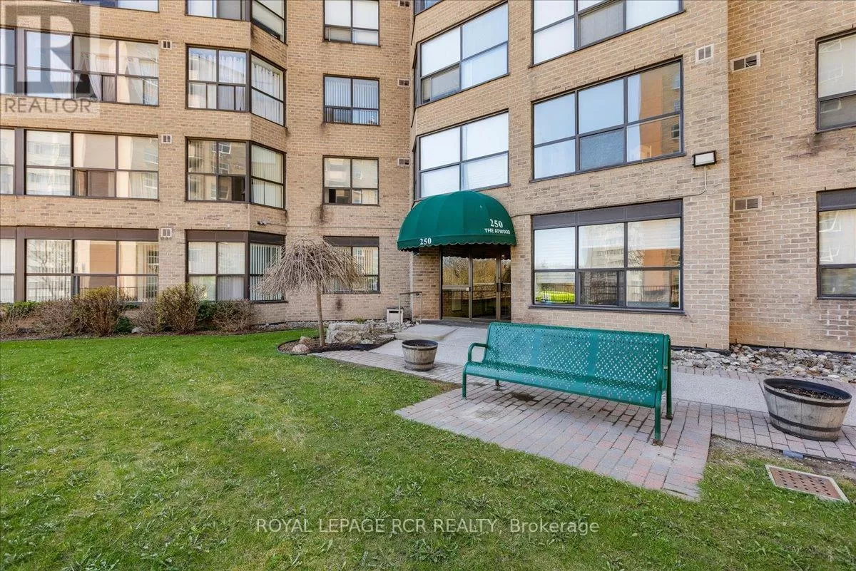 Apartment for rent: #206 -250 Davis Dr, Newmarket, Ontario L3Y 7T7