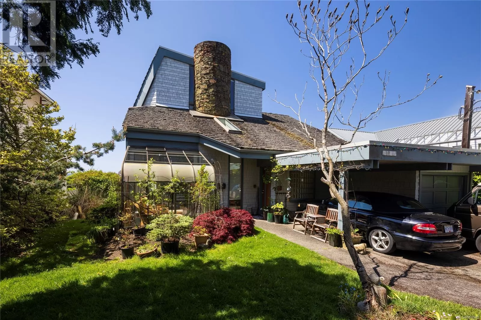 House for rent: 2072 Marne St, Oak Bay, British Columbia V8S 4J8