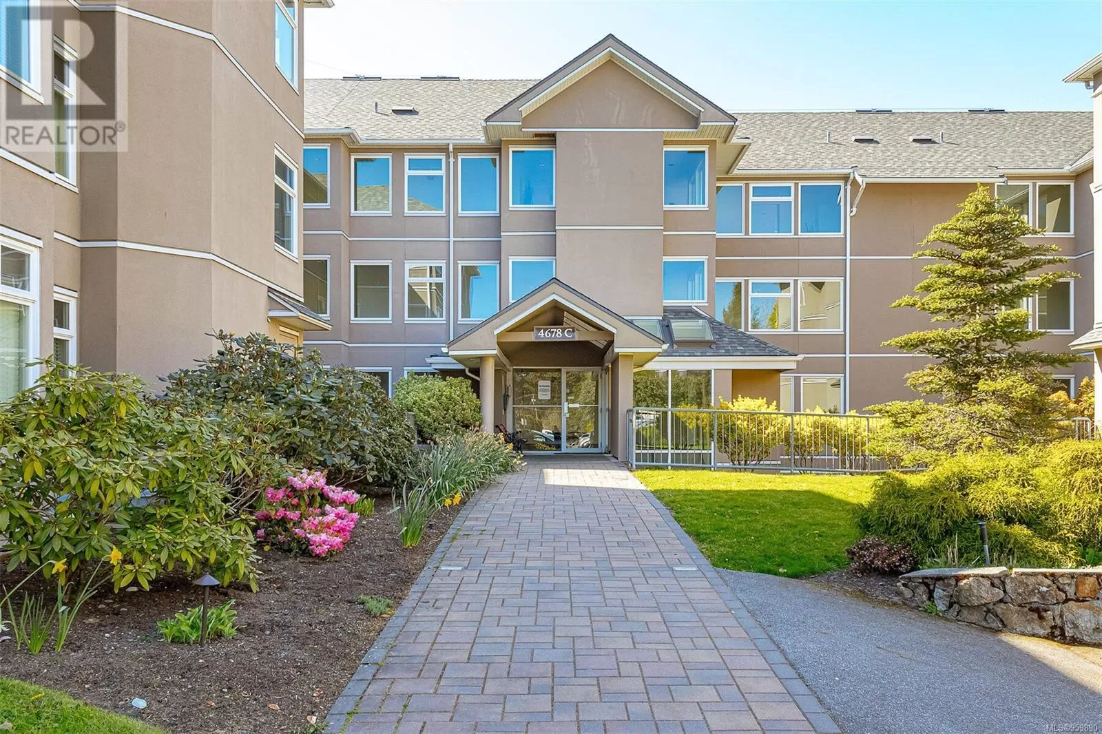 Apartment for rent: 207c 4678 Elk Lake Dr, Saanich, British Columbia V8Z 5M1