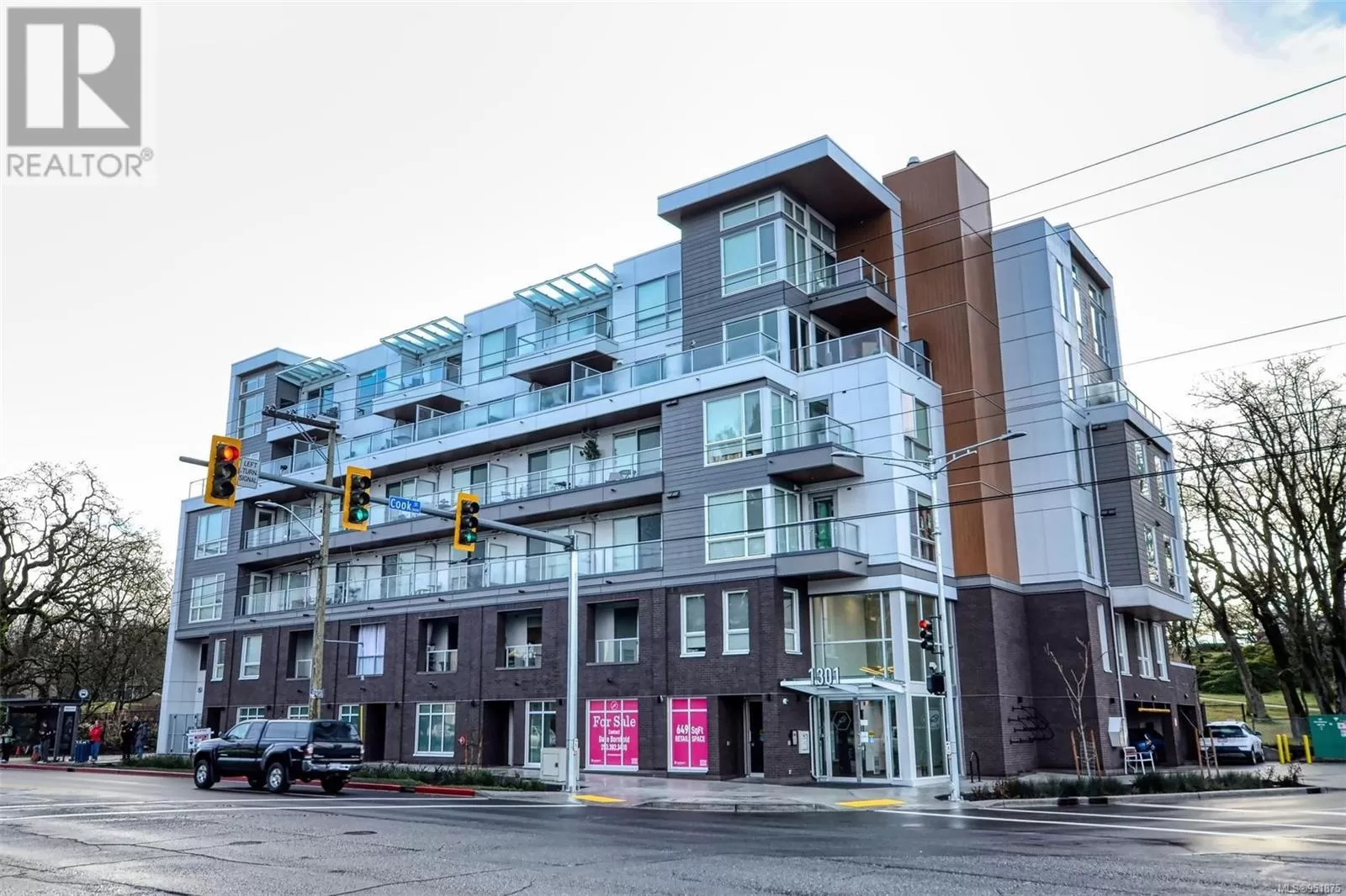Apartment for rent: 208 1301 Hillside Ave, Victoria, British Columbia V8T 0E3