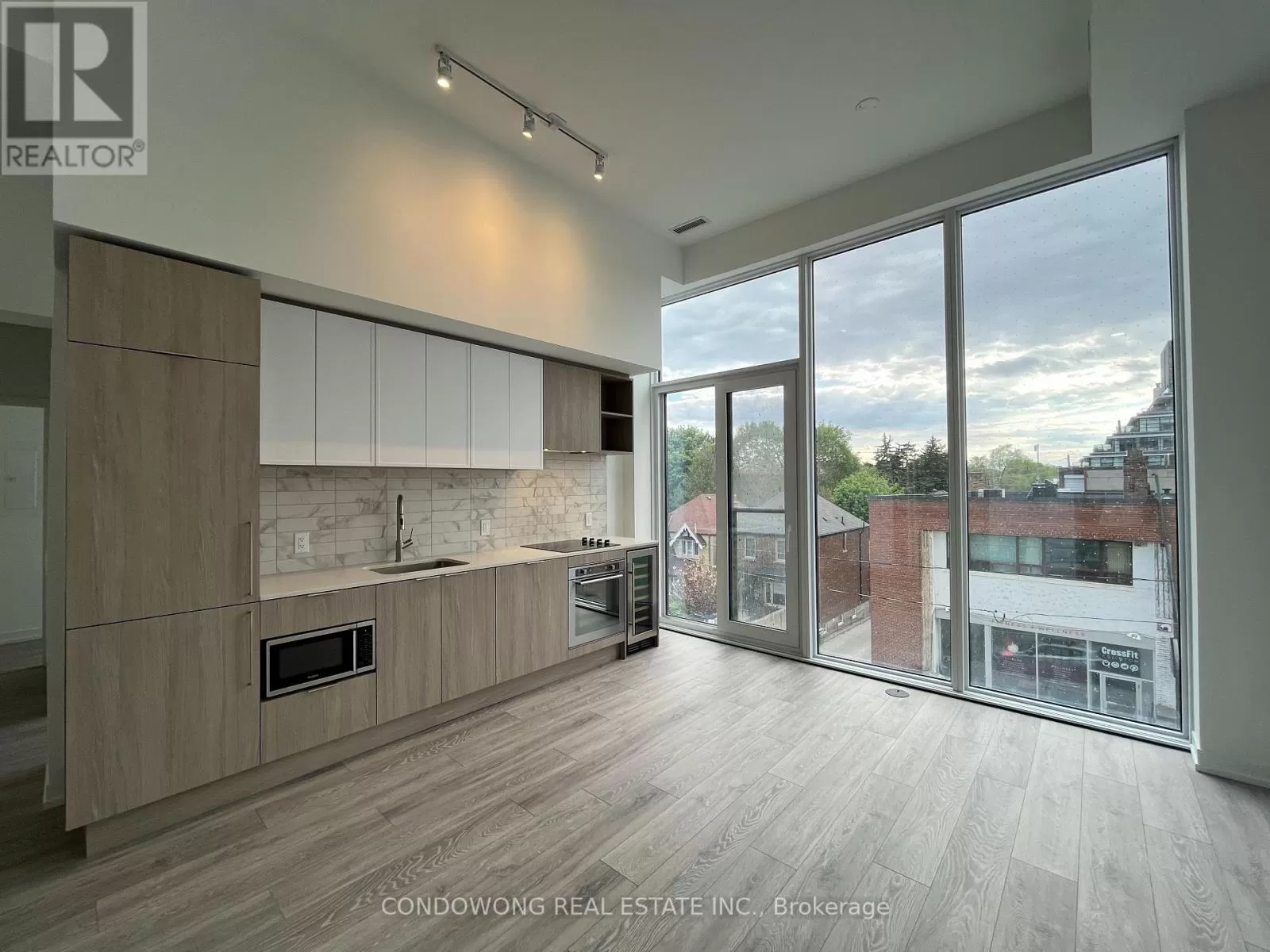Apartment for rent: 208 - 2020 Bathurst Street, Toronto, Ontario M5P 0A6