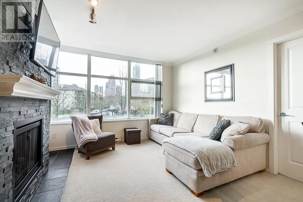 Apartment for rent: 208 2289 Yukon Crescent, Burnaby, British Columbia V5C 0B2