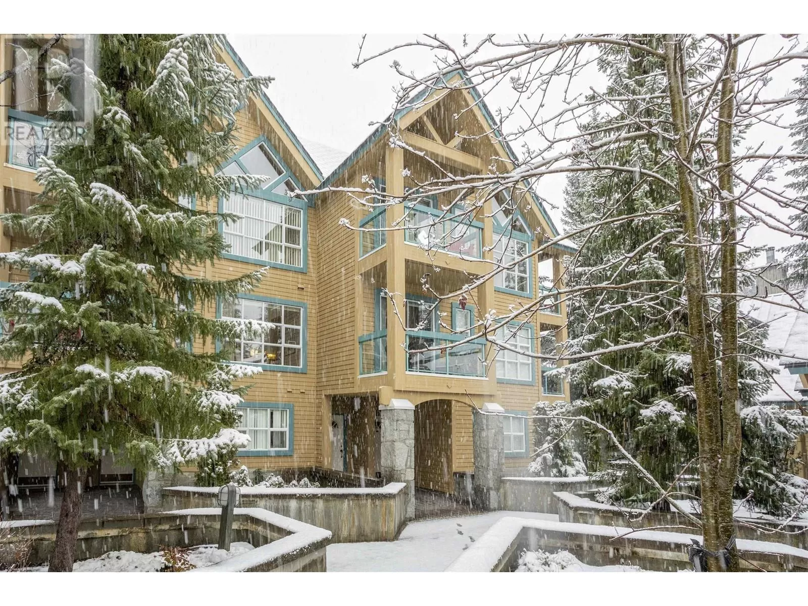 Row / Townhouse for rent: 208 Wk 6&10-4865 Painted Cliff Road, Whistler, British Columbia V6Z 2W4