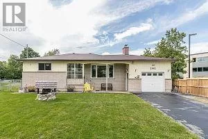 House for rent: 2082 Lea Road, Innisfil, Ontario L9S 1T3