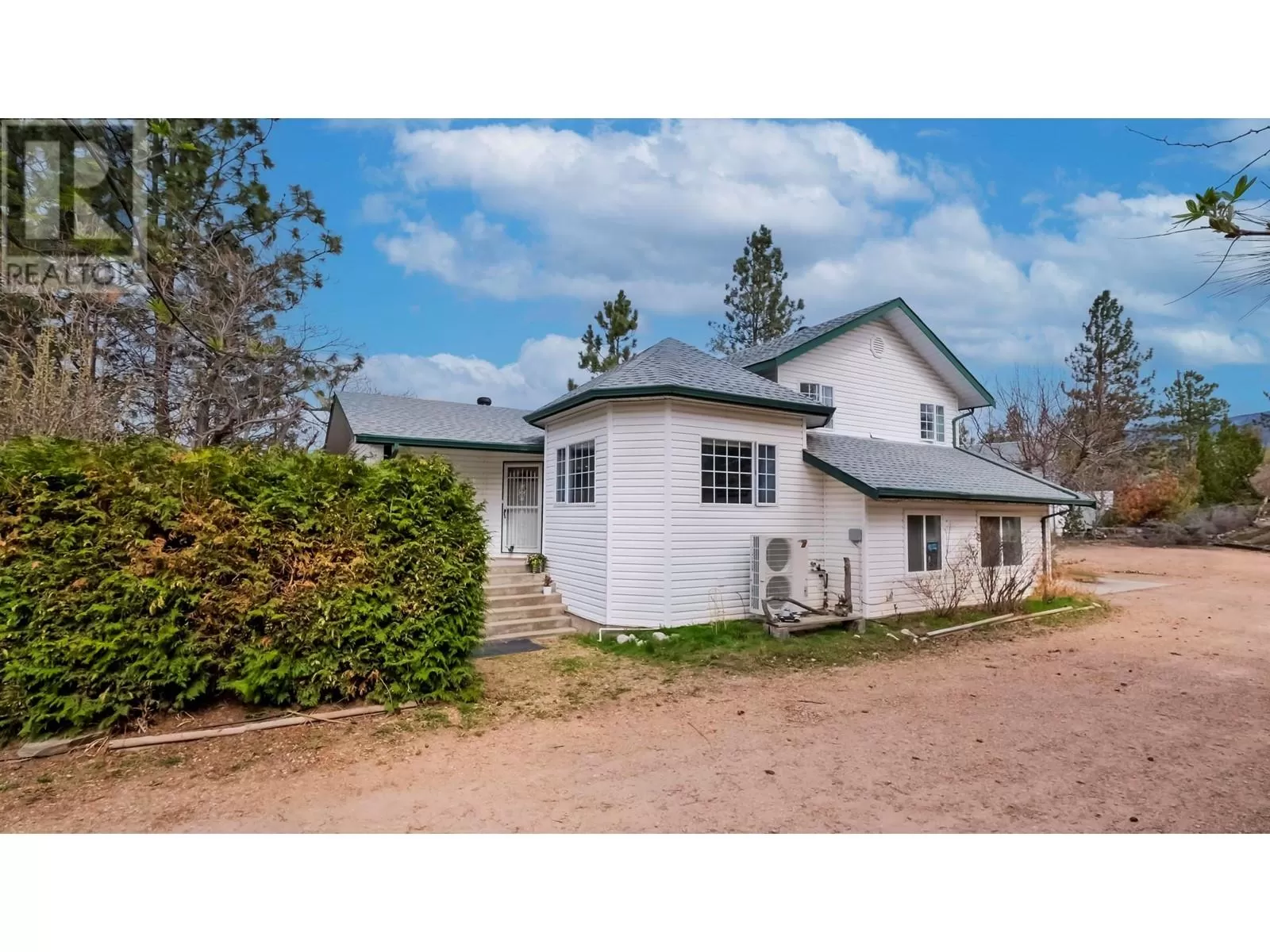 House for rent: 2084 Pinewinds Place, Okanagan Falls, British Columbia V0H 1R2