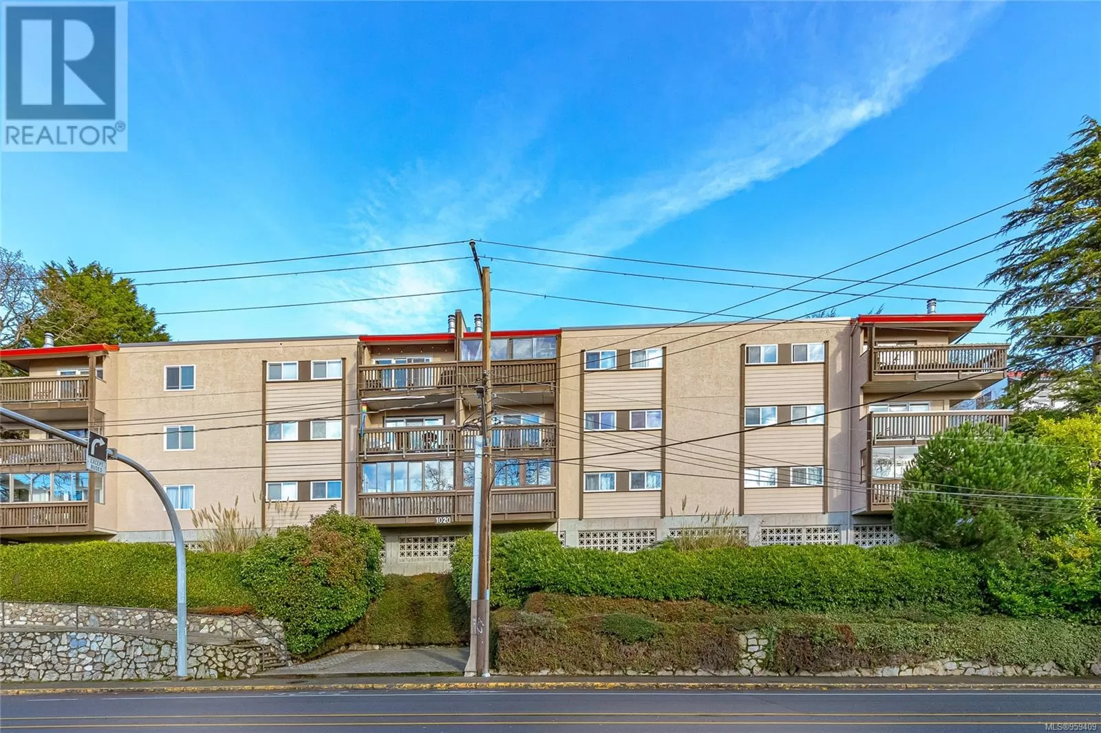 Apartment for rent: 209 1020 Esquimalt Rd, Esquimalt, British Columbia V9A 3N2