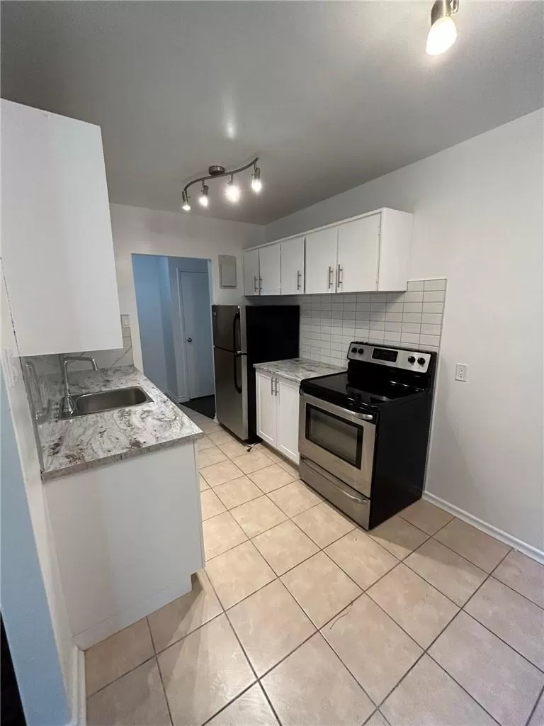 Apartment for rent: 21 Balmoral Avenue S|unit #105, Hamilton, Ontario L8T 4J9