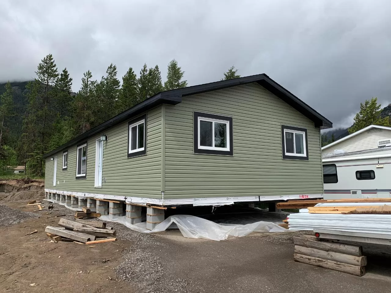 House for rent: 21 Deerborne Drive, Sparwood, British Columbia V0B 1H0