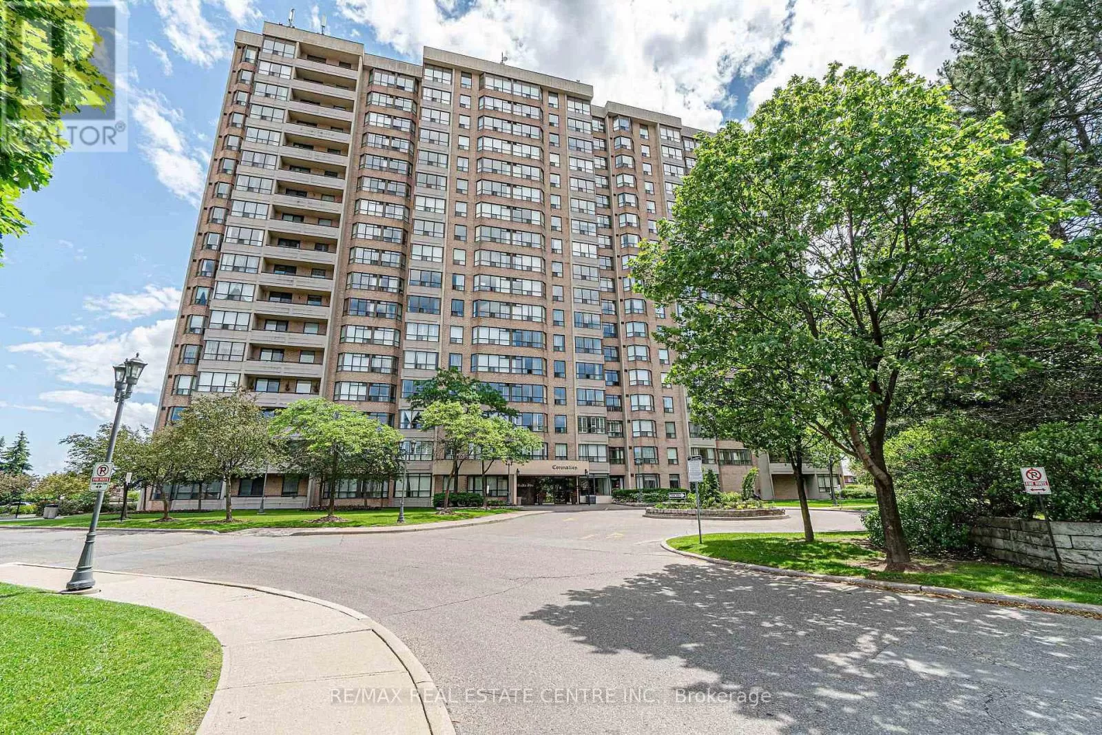 Apartment for rent: 210 - 10 Malta Avenue, Brampton, Ontario L6Y 4G6