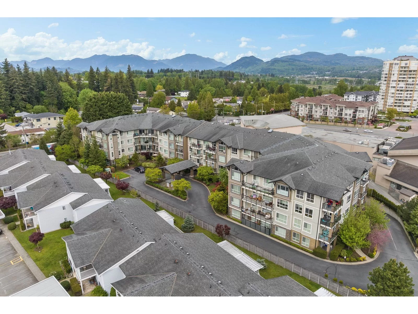 Apartment for rent: 210 32729 Garibaldi Drive, Abbotsford, British Columbia V2T 0A6
