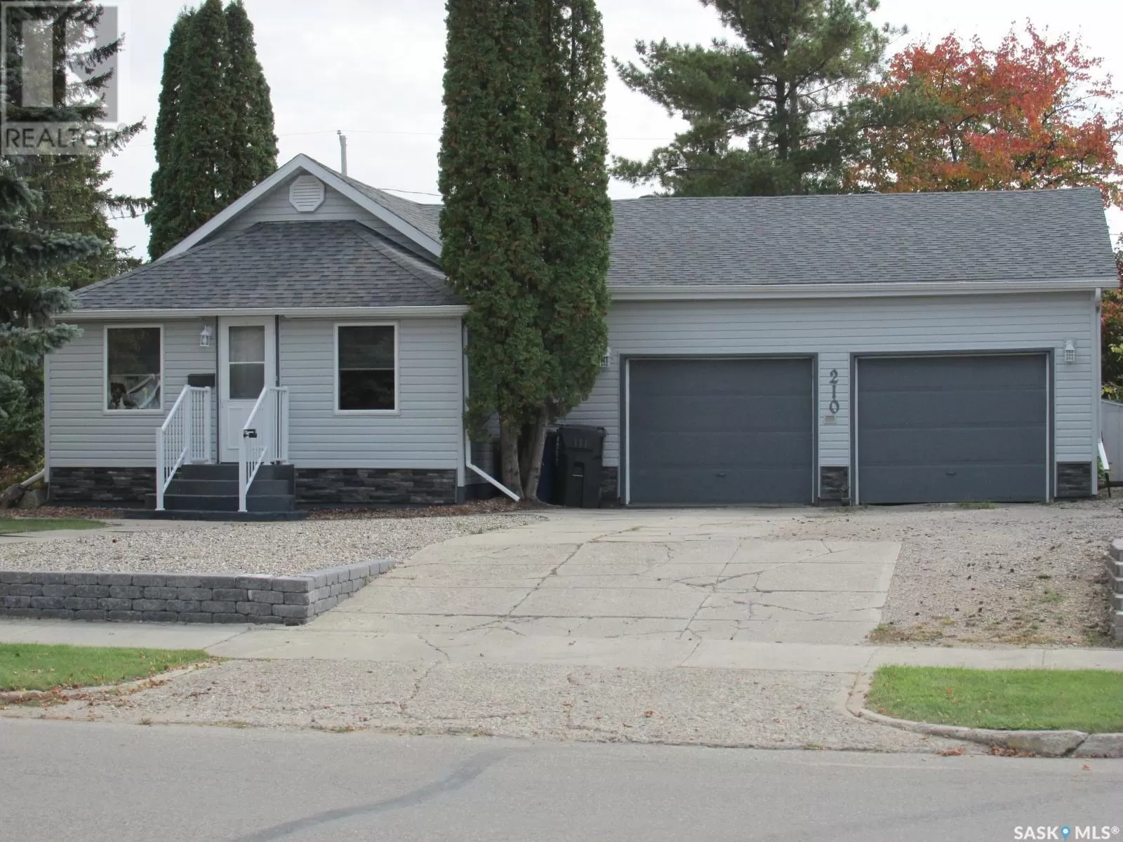 House for rent: 210 Maple Road E, Nipawin, Saskatchewan S0E 1E0