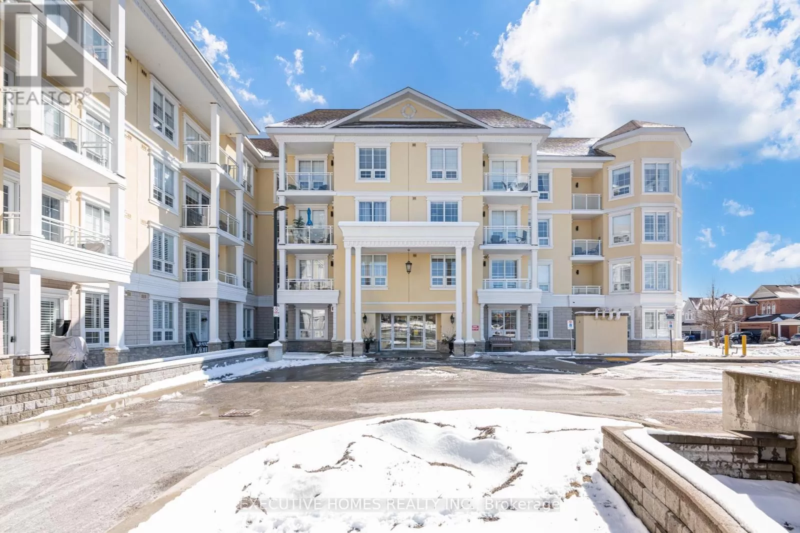 Apartment for rent: #211 -21 Brookhouse Dr, Clarington, Ontario L1B 1N8