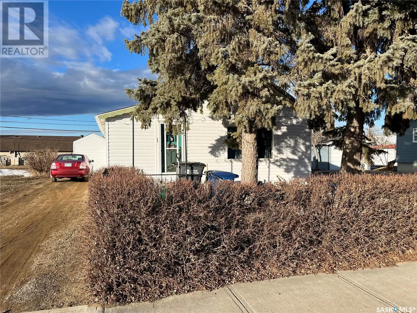 House for rent: 211 2nd Avenue E, Assiniboia, Saskatchewan S0H 0B0