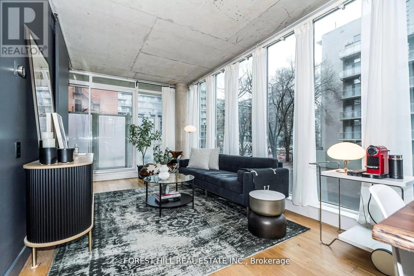 Apartment for rent: 211 - 38 Niagara Street, Toronto, Ontario M5V 3X1