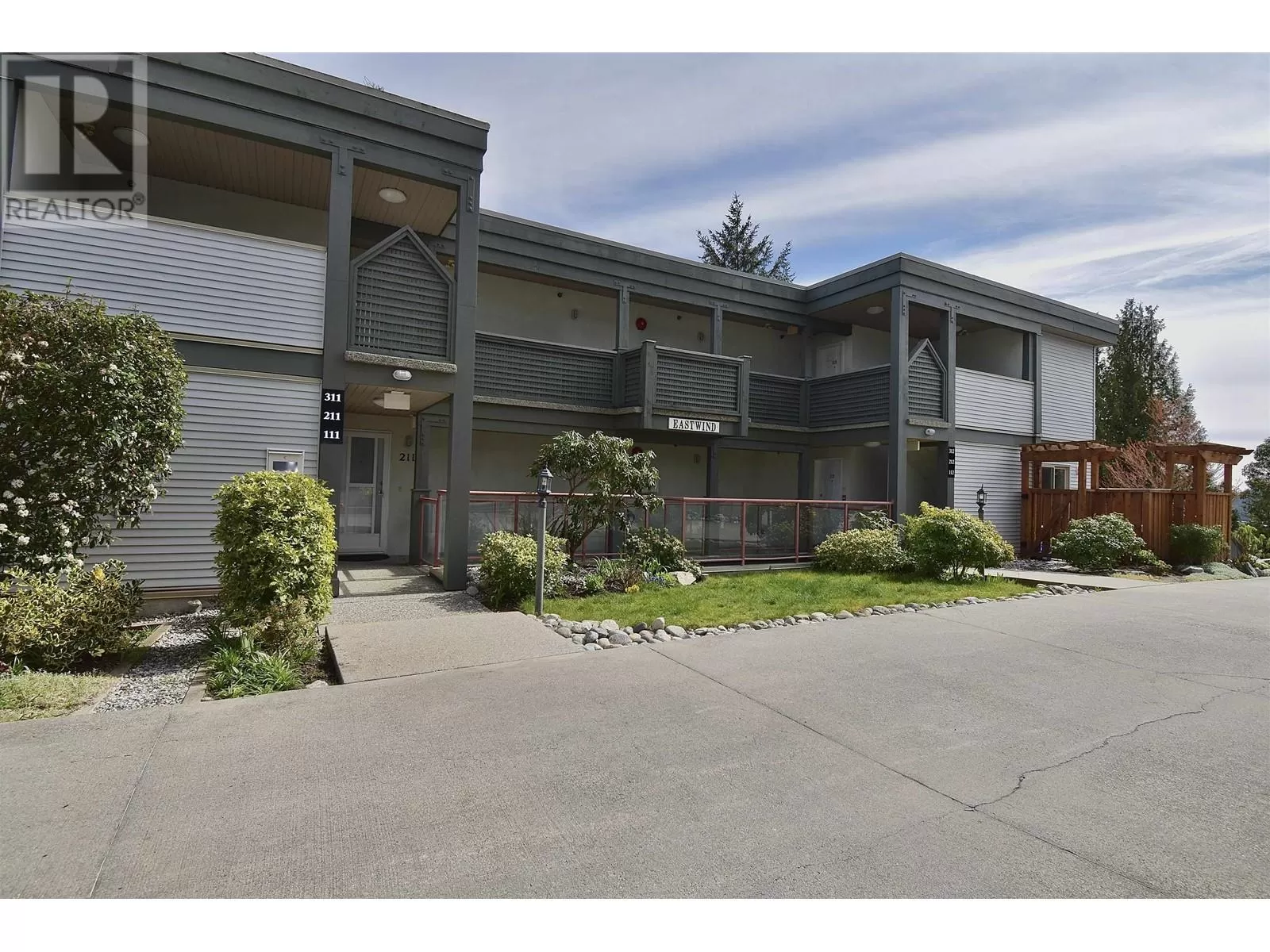 Apartment for rent: 211 5780 Trail Avenue, Sechelt, British Columbia V7Z 0K5