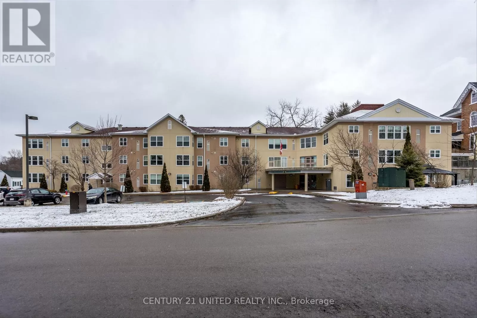 Apartment for rent: 211 - 8 Huron Street, Kawartha Lakes, Ontario K9V 6K3