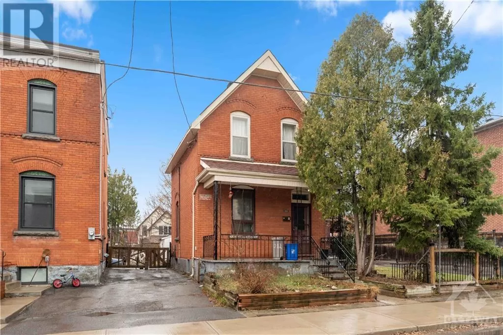 House for rent: 212 Cambridge Street N, Ottawa, Ontario K1R 7A9