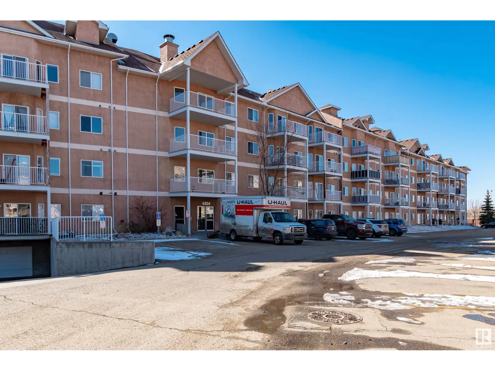 Apartment for rent: #214 4304 139 Av Nw, Edmonton, Alberta T5Y 0H6
